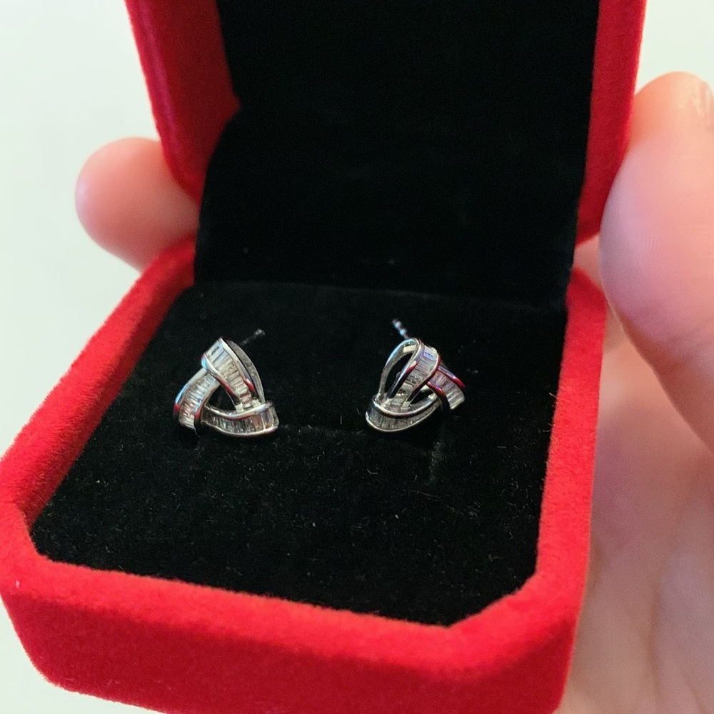 Knot Triangle Diamond Earring in 18k white gold